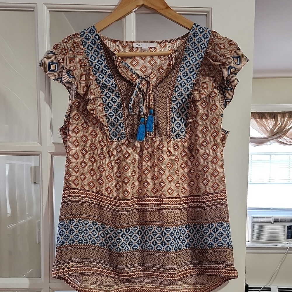 DR2 Geometric Print Ruffle Sleeve Blouse